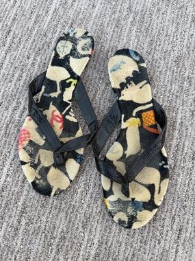 Vintage Chanel CC Logo Flip Flops Sandals Dog Print Beaters 10.5" Size 7.5 8